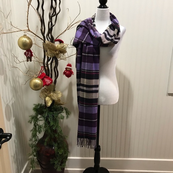 GAP COZY PLAID PURPLE SCARF - Picture 3 of 8